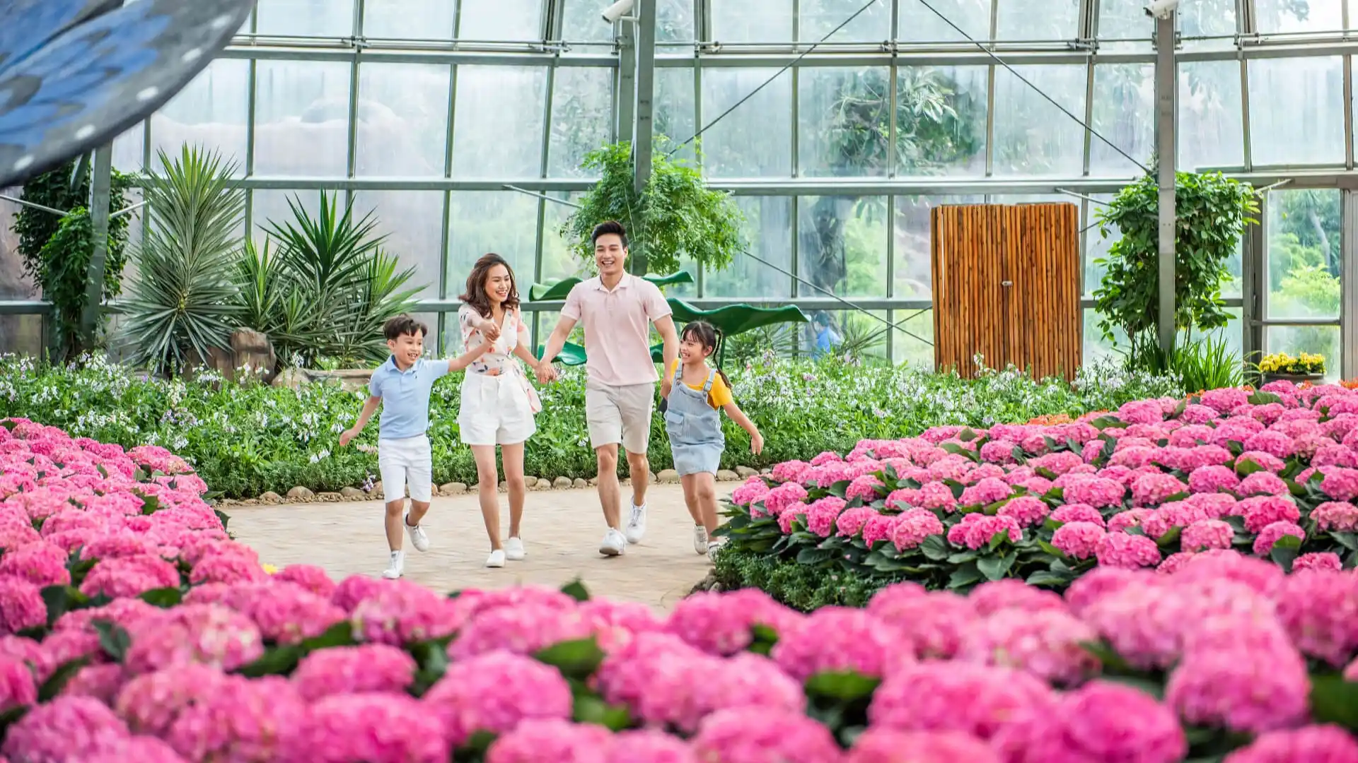 Vườn hoa trong World Garden Vinwonders Nha Trang