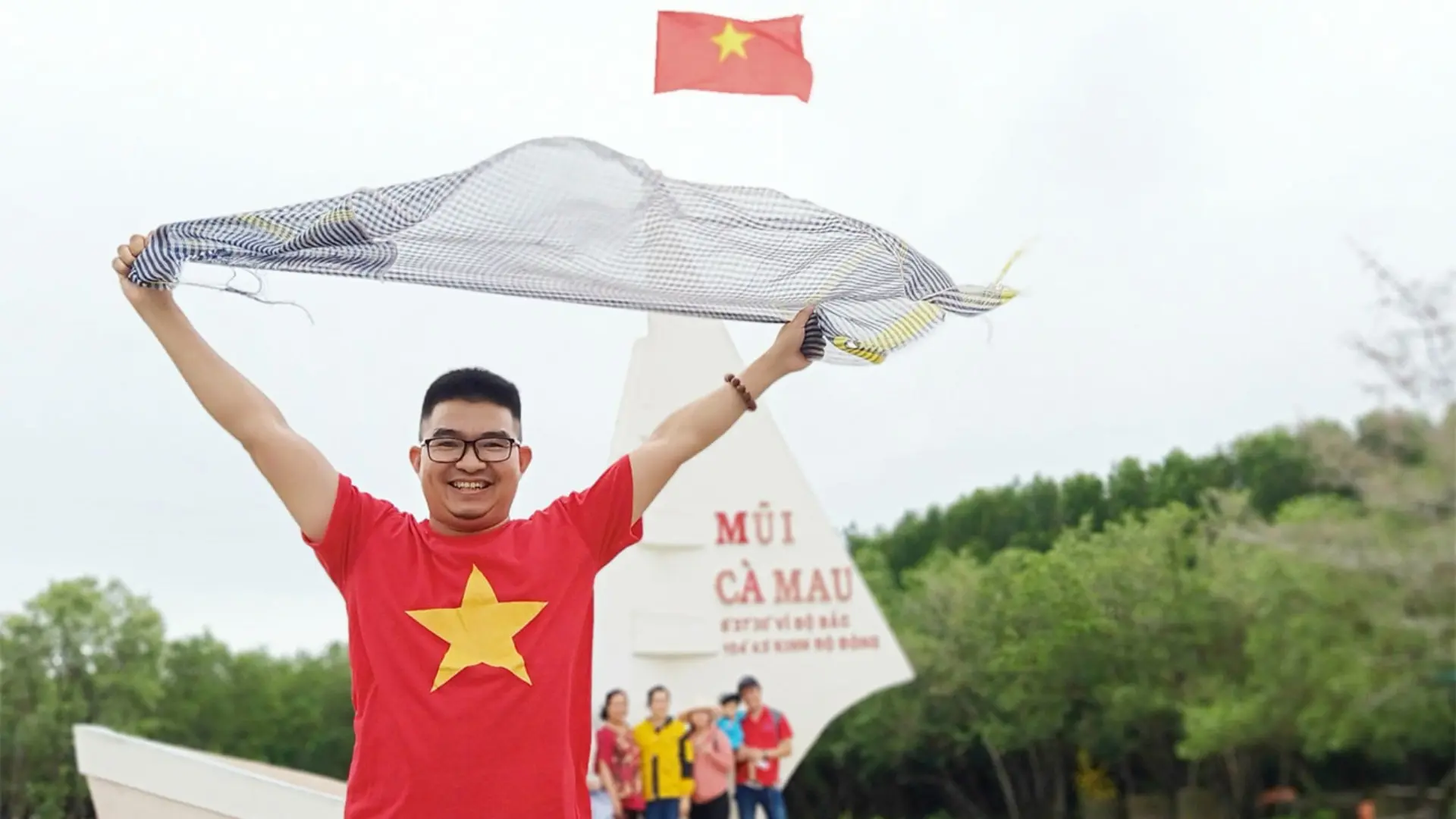 Check-in tại Tượng đài Mũi Cà Mau