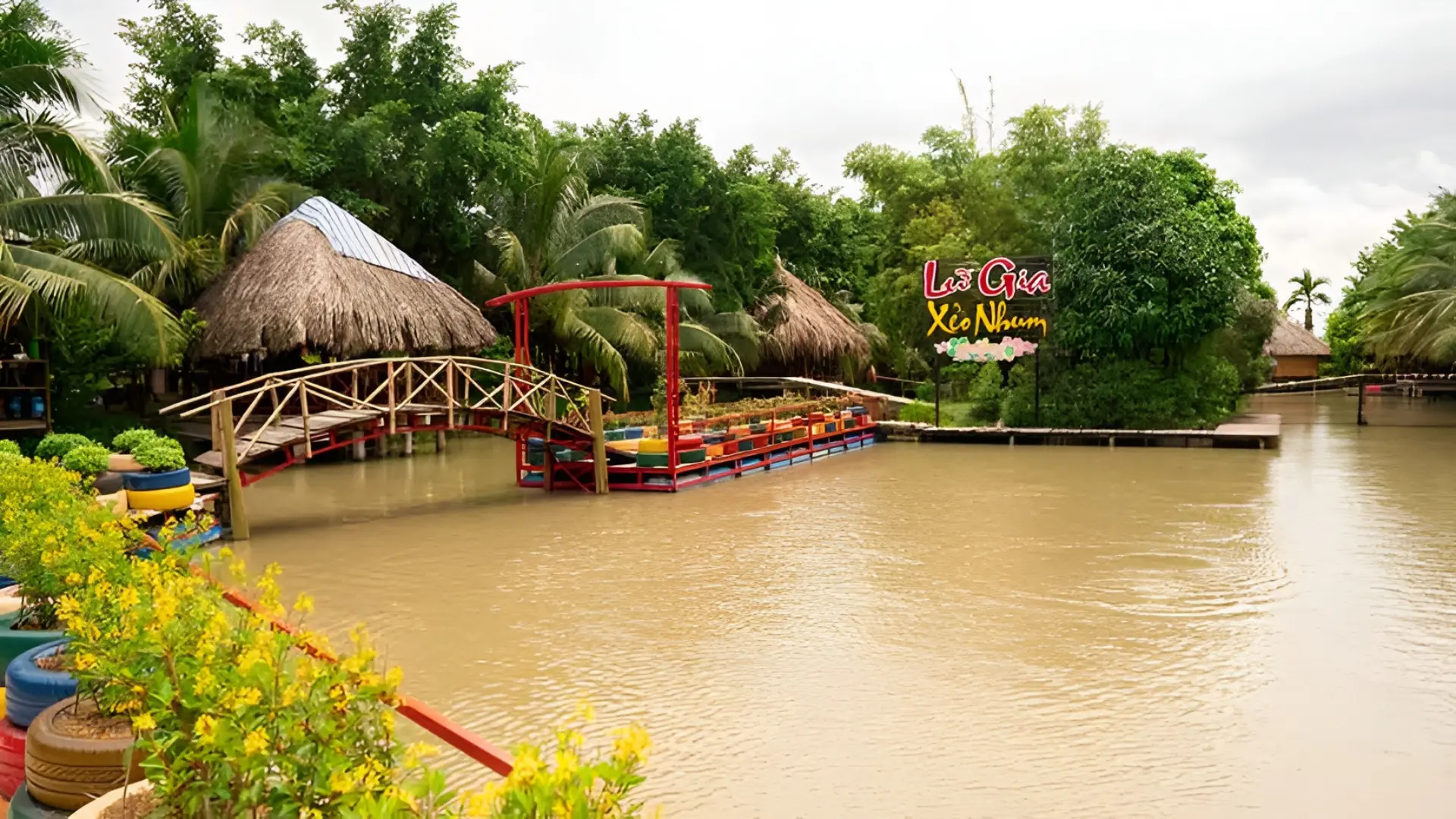 Vườn Sinh Thái Xẻo Nhum: Không gian miệt vườn xanh mát, lý tưởng để thư giãn, chèo xuồng và thưởng thức đặc sản miền Tây.