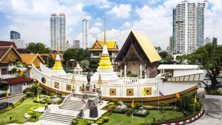 Wat Yannawa với kiến trúc thuyền rồng đặc sắc