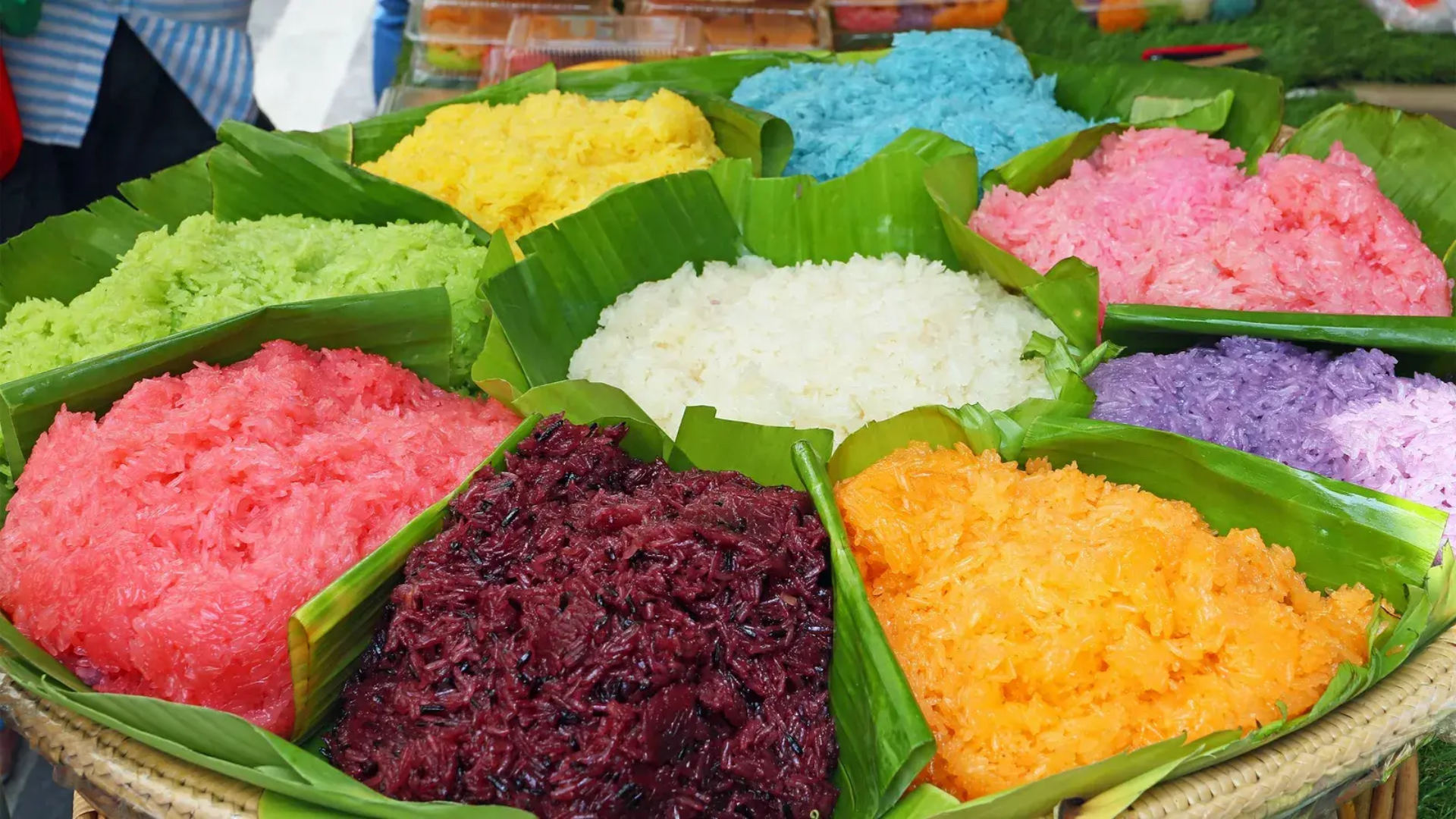 Xôi ngũ sắc là món ngon nên thử ở Chợ Cốc Lếu